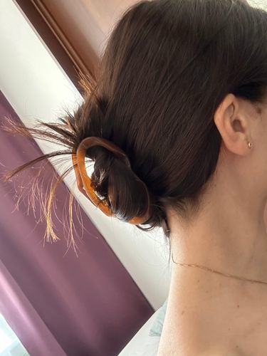 Customer photo review of Ruby Stylish Hair Claw Clips