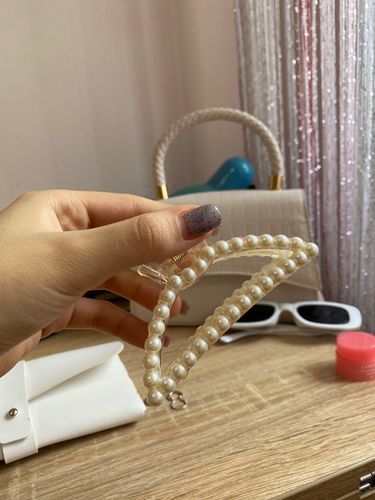Customer photo review of Lovely Pearl Hair Clip