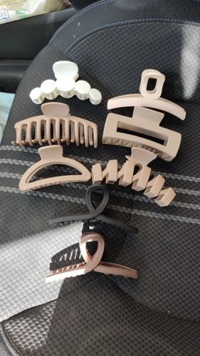 Customer photo review of Neutral 5 Pcs Fashion Hair Claw Clips