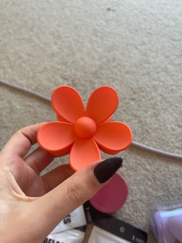 Customer photo review of Bloom Flower Hair Claw Clip