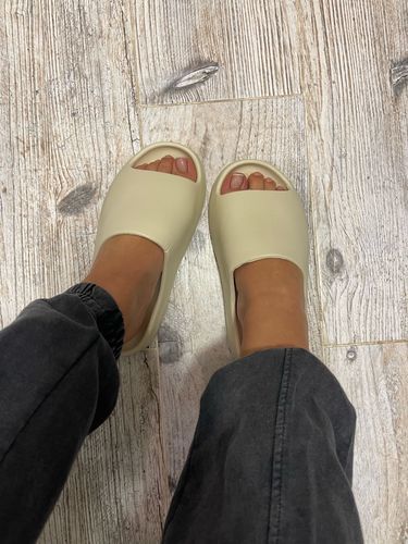 Customer photo review of Nordic Rubber Slides Sandals For Women