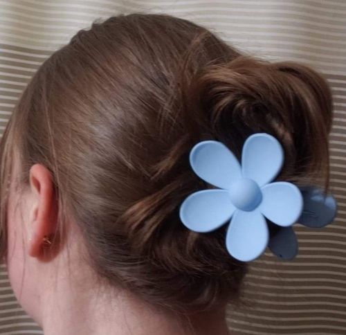 Customer photo review of Bloom Flower Hair Claw Clip