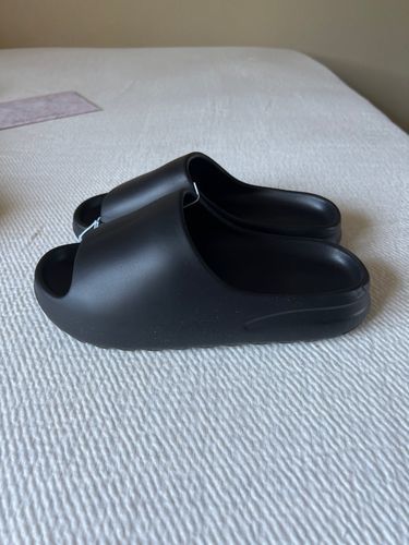 Customer photo review of Nordic Rubber Slides Sandals For Women