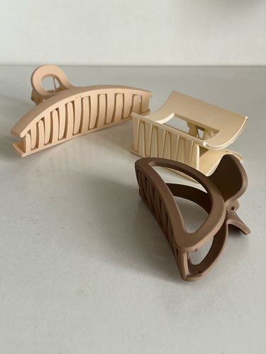 Customer photo review of Neutral 5 Pcs Fashion Hair Claw Clips