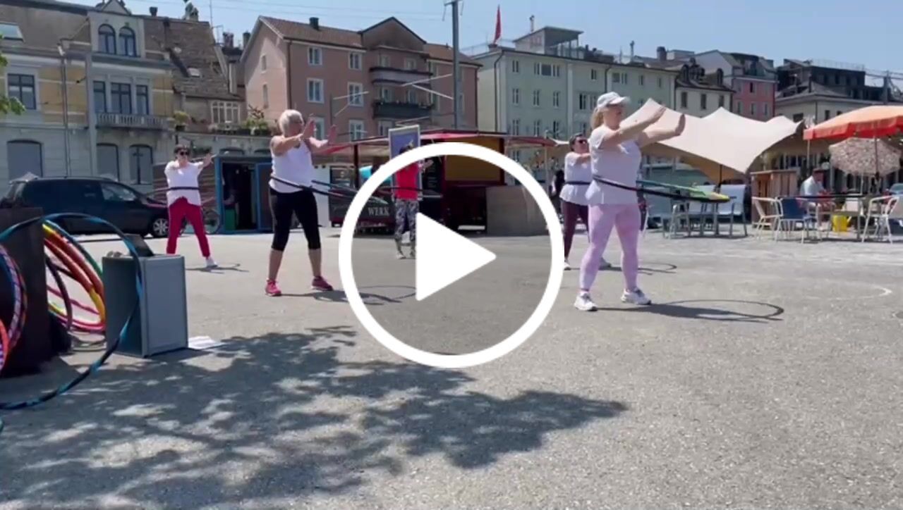 Customer video review of Powerhoop Deluxe Weighted Hula Hoop 1.9kg