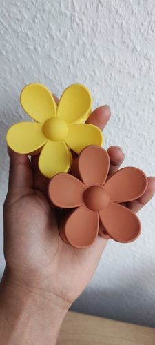 Customer photo review of Bloom Flower Hair Claw Clip