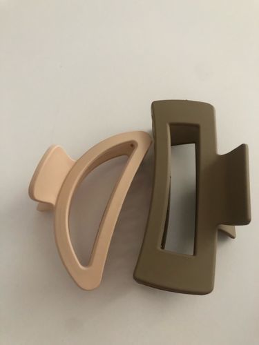 Customer photo review of Neutral 5 Pcs Fashion Hair Claw Clips