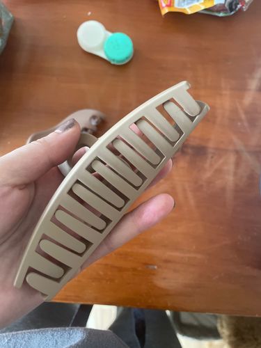 Customer photo review of Neutral 5 Pcs Fashion Hair Claw Clips