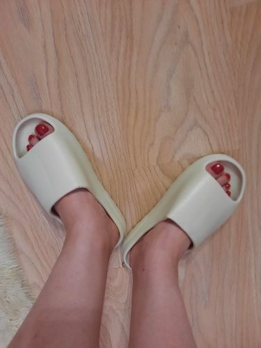 Customer photo review of Nordic Rubber Slides Sandals For Women