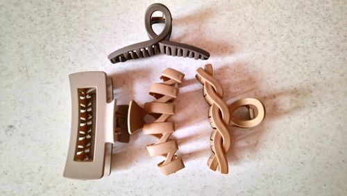 Customer photo review of Neutral 5 Pcs Fashion Hair Claw Clips