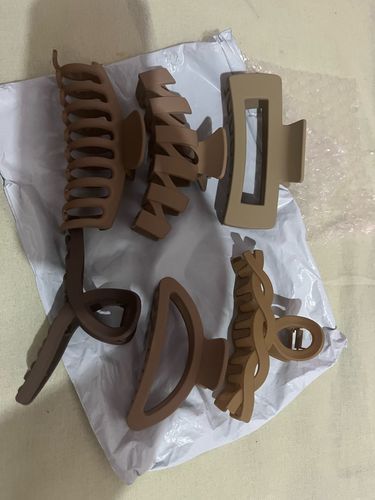 Customer photo review of Neutral 5 Pcs Fashion Hair Claw Clips