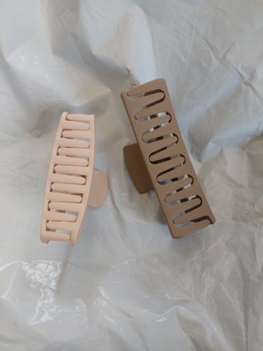 Customer photo review of Neutral 5 Pcs Fashion Hair Claw Clips
