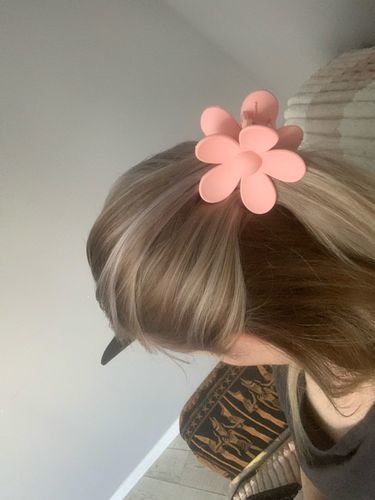 Customer photo review of Bloom Flower Hair Claw Clip