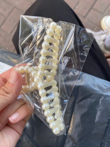 Customer photo review of Lovely Pearl Hair Clip