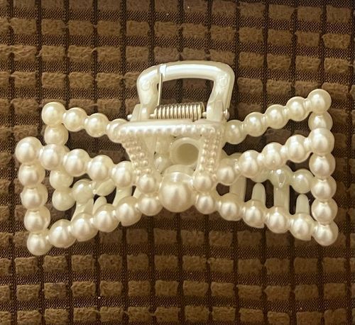 Customer photo review of Lovely Pearl Hair Clip