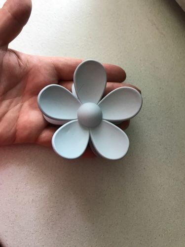 Customer photo review of Bloom Flower Hair Claw Clip