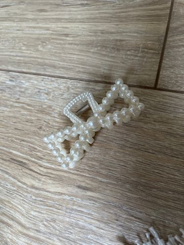 Customer photo review of Lovely Pearl Hair Clip