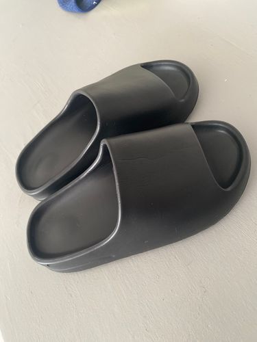 Customer photo review of Nordic Rubber Slides Sandals For Women