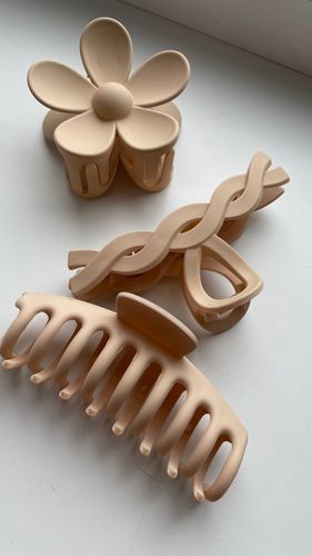 Customer photo review of Neutral 5 Pcs Fashion Hair Claw Clips