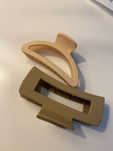 Customer photo review of Neutral 5 Pcs Fashion Hair Claw Clips