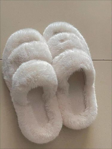 Customer photo review of Ella Faux Fur Women's Slides Sandals