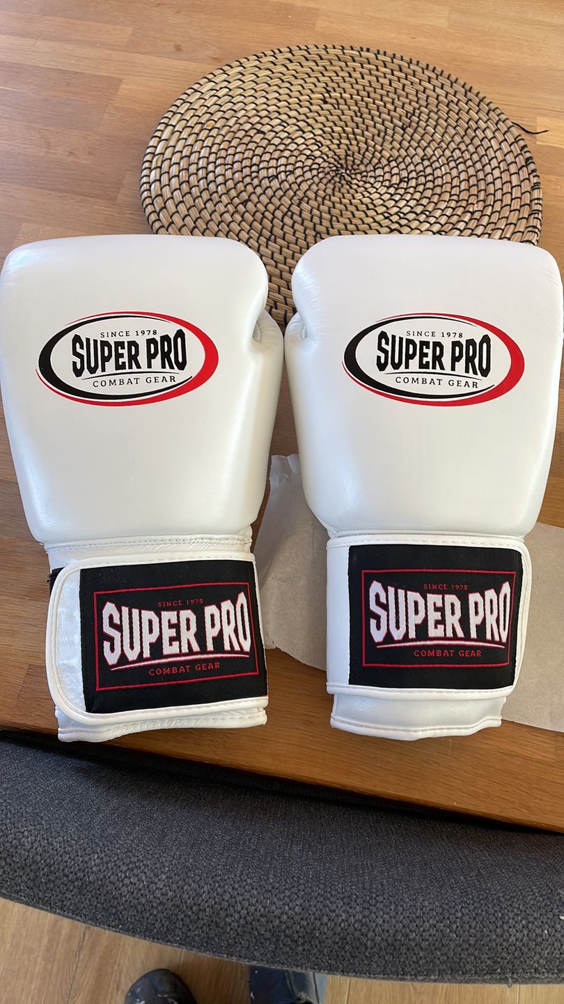 Customer photo review of Super Pro Bokshandschoenen Thai Pro - Wit
