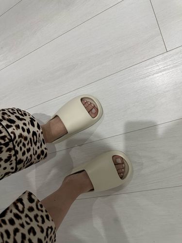 Customer photo review of Nordic Rubber Slides Sandals For Women