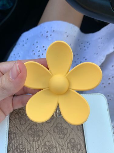 Customer photo review of Bloom Flower Hair Claw Clip
