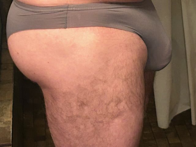 Customer photo review of 4 Pack Men's Seamless Low Rise U-Convex Briefs