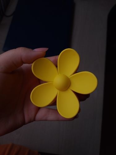 Customer photo review of Bloom Flower Hair Claw Clip