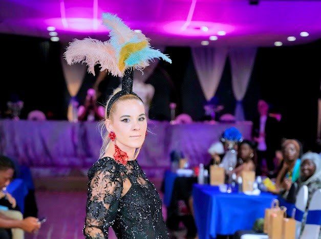 Customer photo review of Ostrich Blondene Floss Feathers