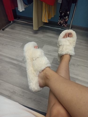 Customer photo review of Ella Faux Fur Women's Slides Sandals