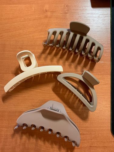 Customer photo review of Neutral 5 Pcs Fashion Hair Claw Clips
