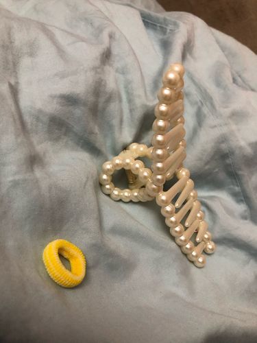 Customer photo review of Lovely Pearl Hair Clip