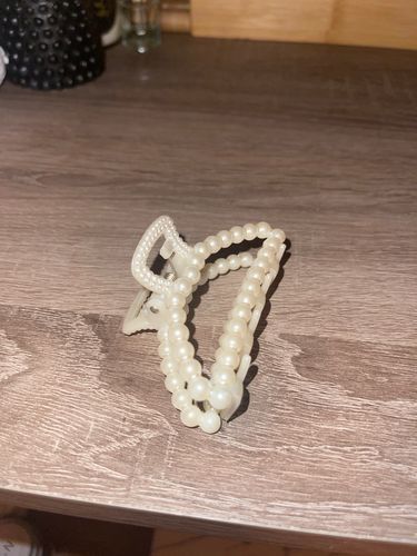 Customer photo review of Lovely Pearl Hair Clip