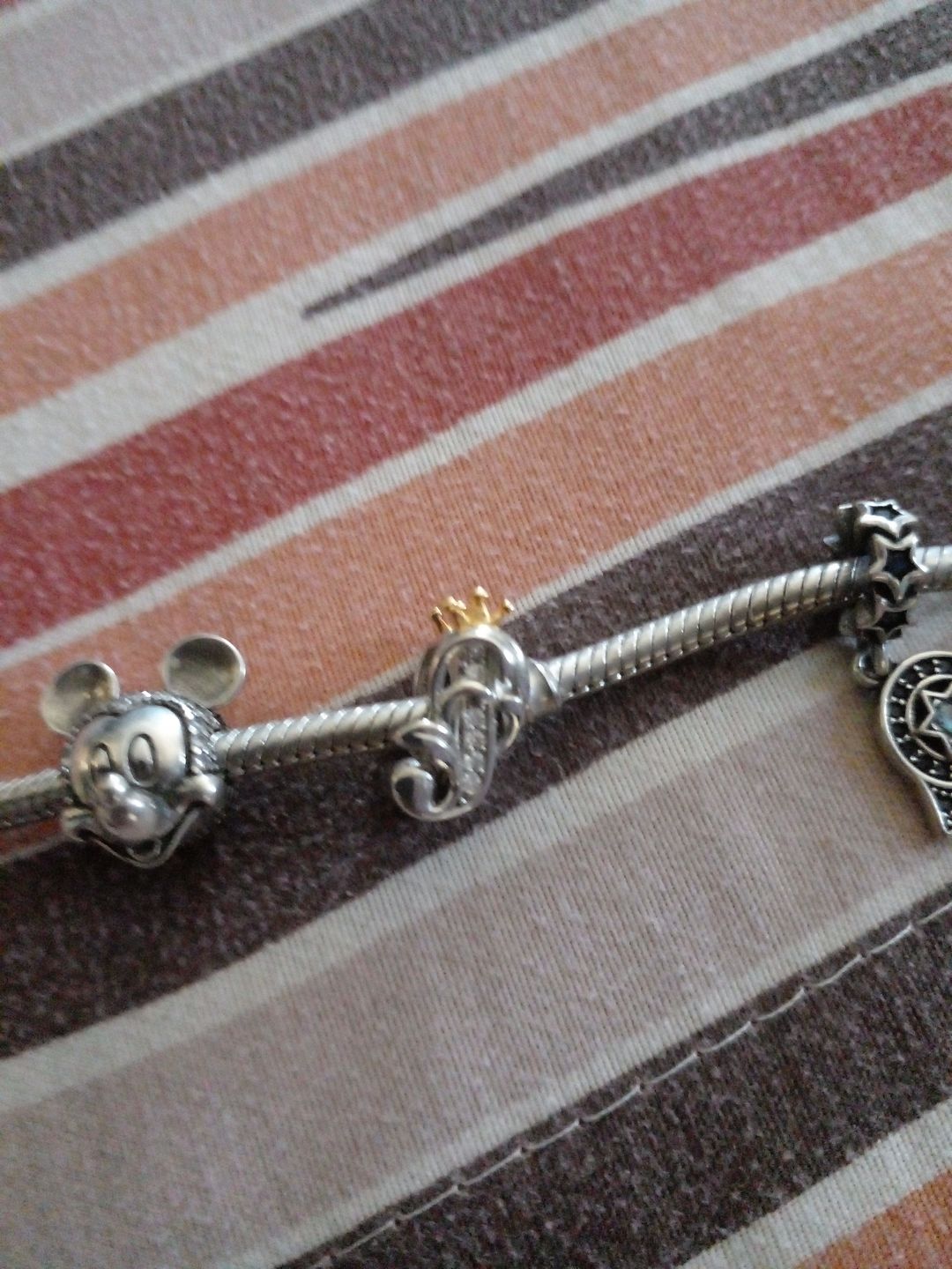 Customer photo review of Charm Letras del Alfabeto Elegantes