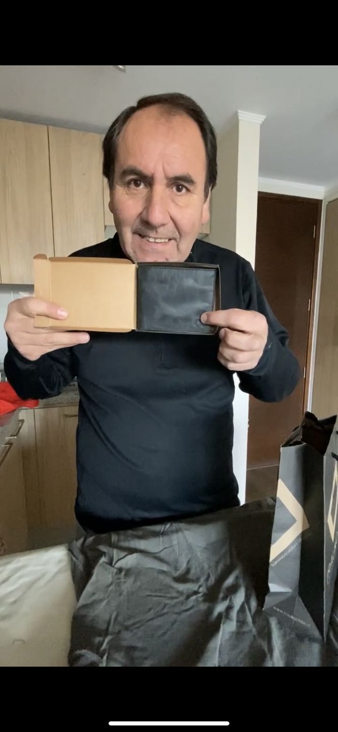 Customer photo review of Billetera Clásica