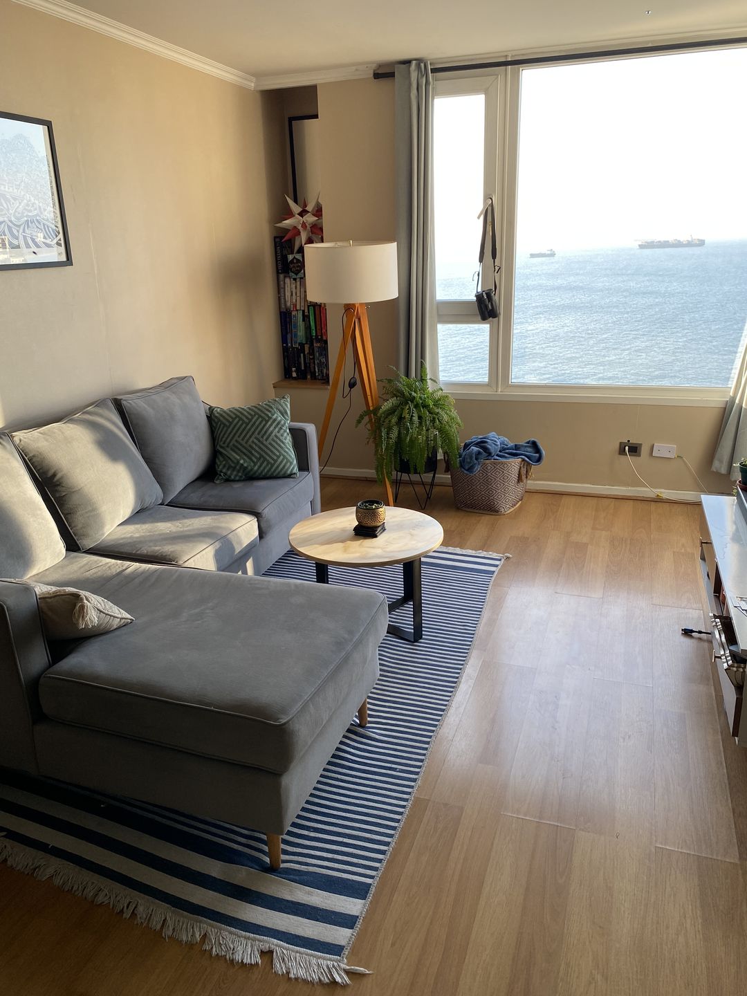 Customer photo review of Mesa de centro Redonda 60 x 40 negro MIMA