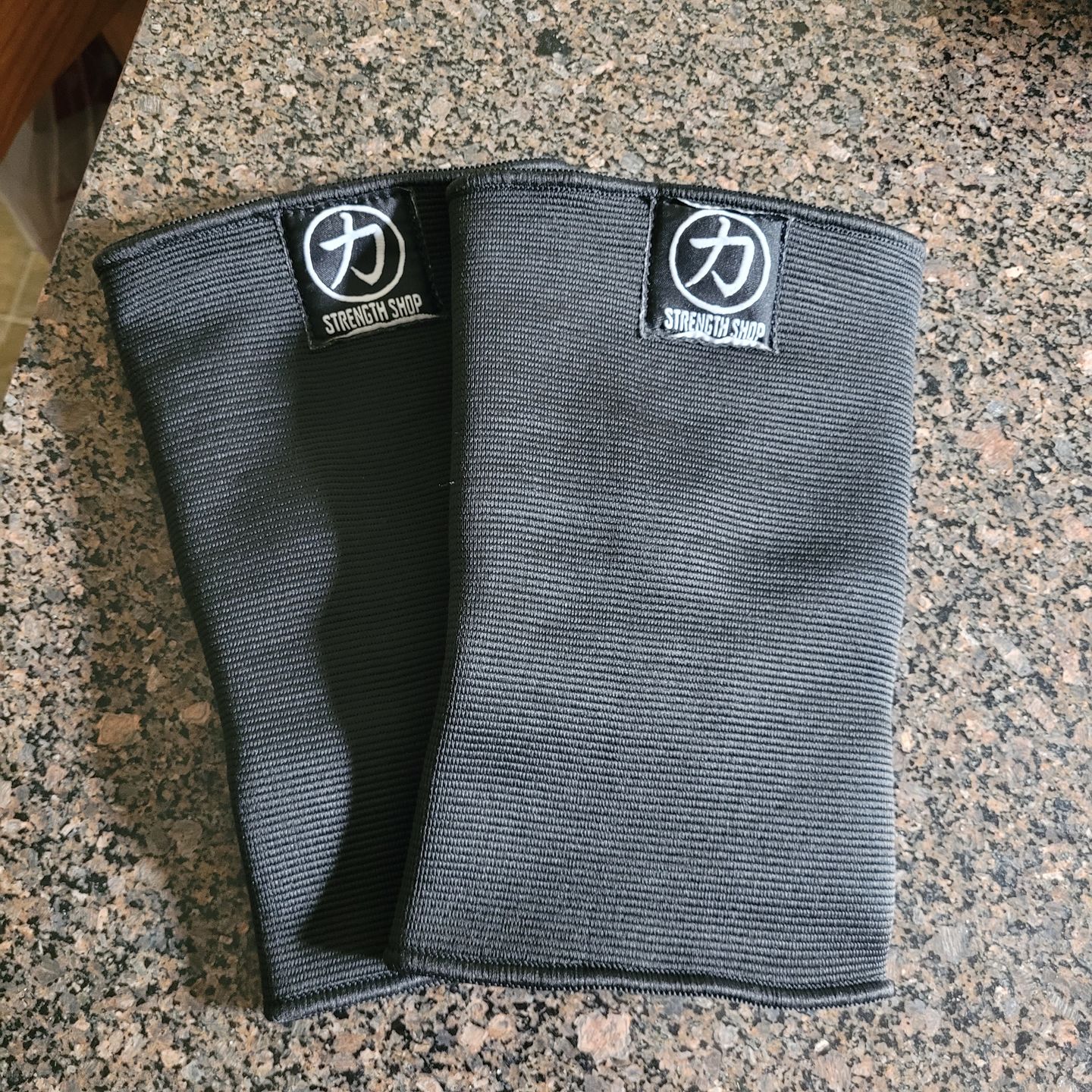 Customer photo review of Strength Shop Thor Knee Sleeves - Double Ply - Black