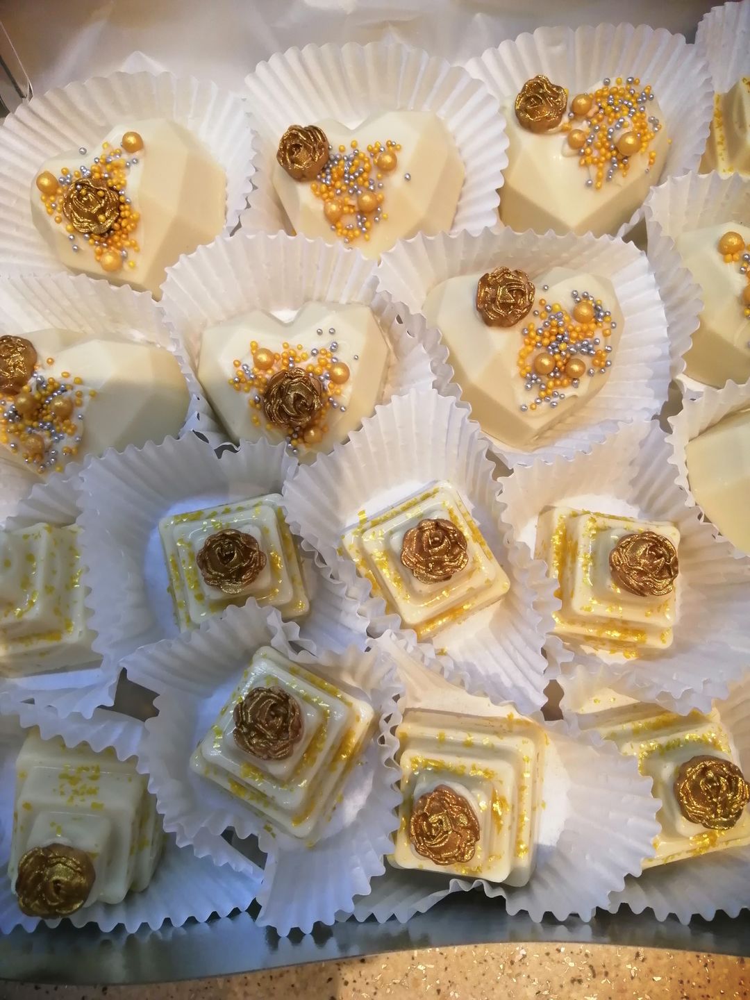 Customer photo review of SPECIAL καλούπι σοκολάτας για γεμιστές μίνι τούρτες