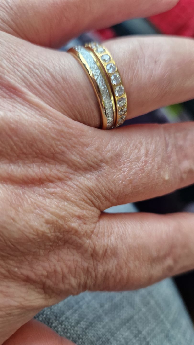 Customer photo review of Gold 3mm Full Glitz Ring