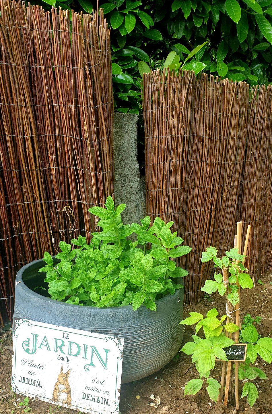 Customer photo review of Joie dans le jardin - Plaque de porte personnalisée