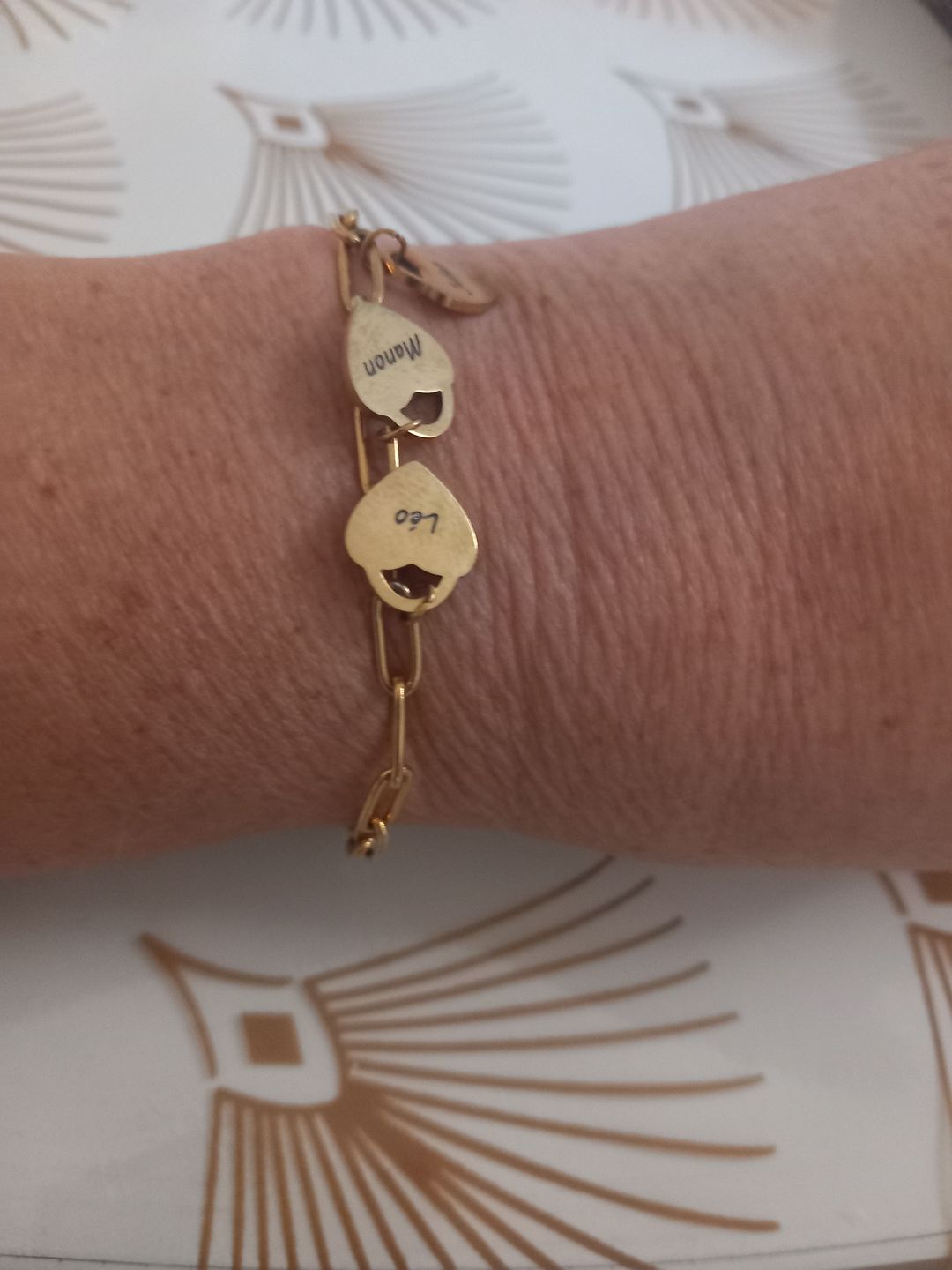Customer photo review of Bracelet LOANYA avec pendentifs cœur personnalisés