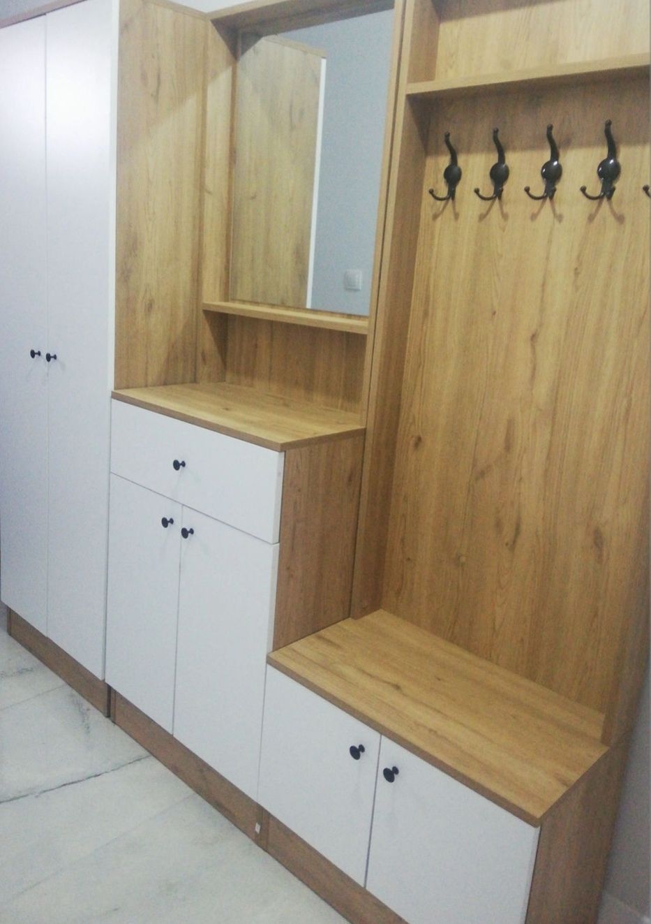 Customer photo review of Rani P6 Modern Çekmeceli Aynalı Raflı Portmanto Ayakkabılık Vestiyer Sepet Ceviz - Beyaz M2