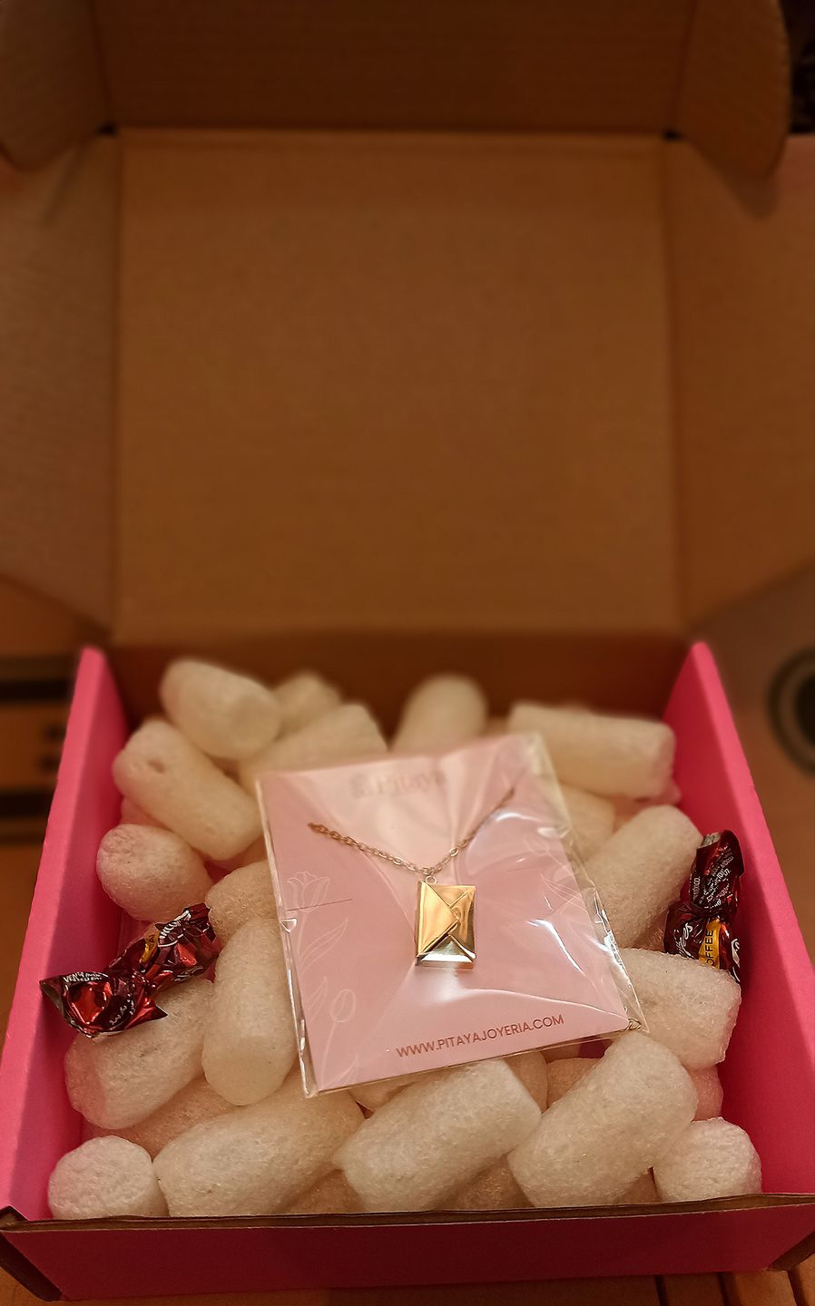 Customer photo review of Collar Mensaje Personalizado