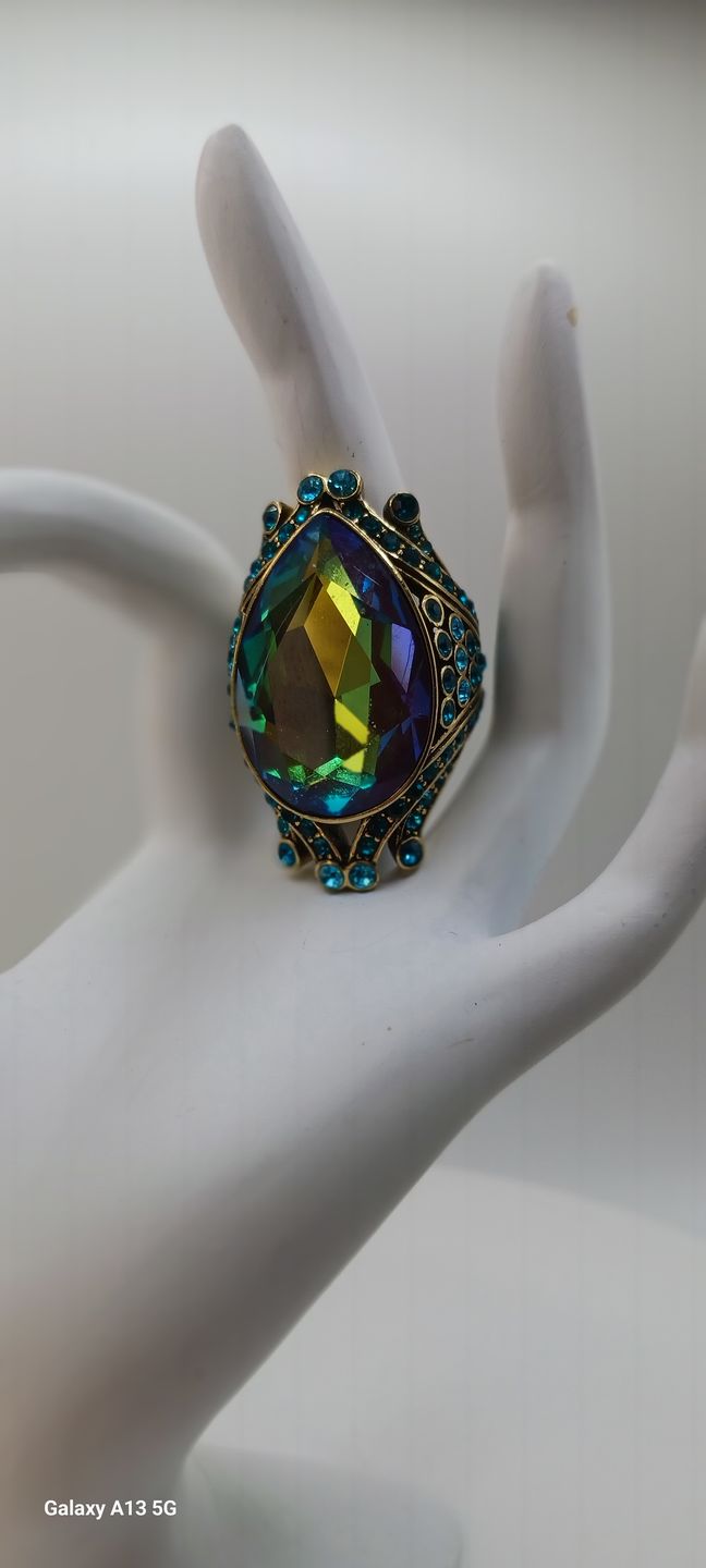 Customer photo review of HEIDI DAUS®"Make Some Waves" Crystal Statement Ring