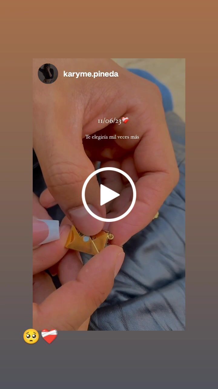 Customer video review of Collar Mensaje Personalizado