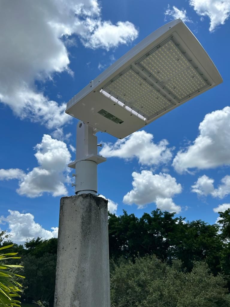 Customer photo review of 300W LED Pole Light with Dusk to Dawn Photocell, 5700K, Universal Mount, White, IP65 Waterproof, AC120-277V, LED Parking Lot Lights - Outdoor Commercial Area Street Lighting