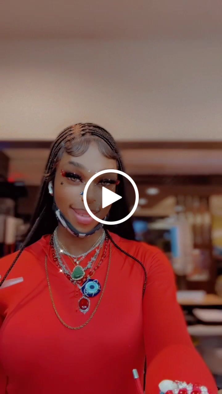 Customer video review of Beyoncé Honey Blonde Knotless Braids