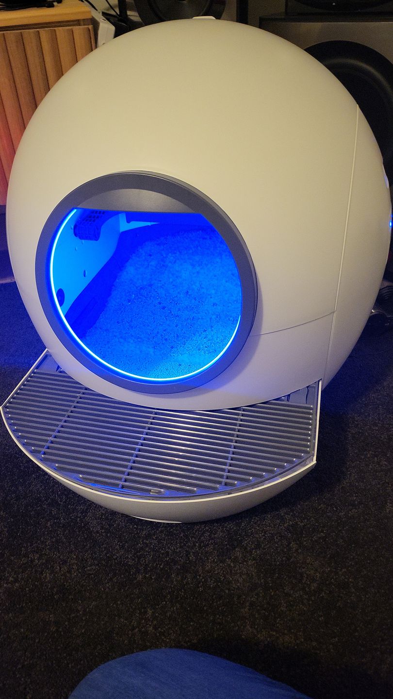 Customer photo review of PaWz Automatic Smart Cat Litter Box